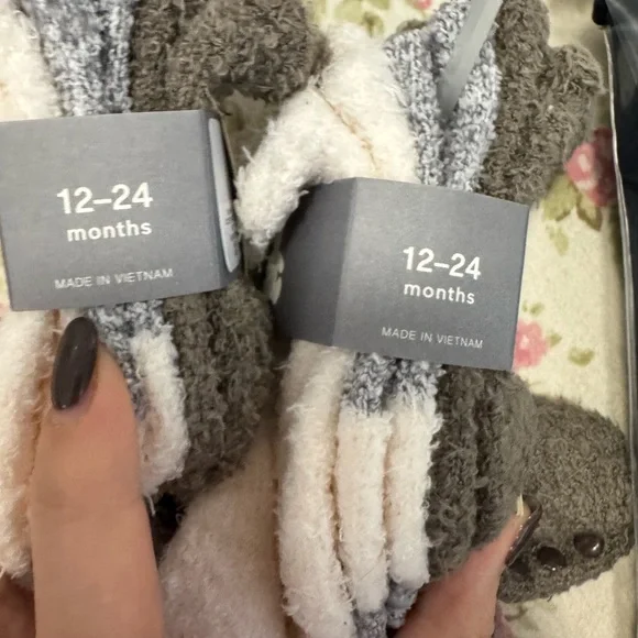 NWT Gap Baby Pj set and socks - Picture 4 of 6